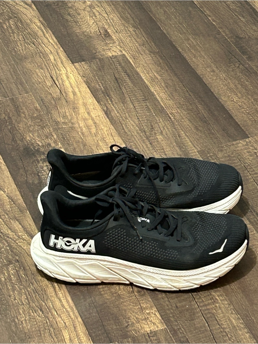 Hoka One One Arahi 7 Mens
Black White Athletic Size 10.5 D
Running Sneakers